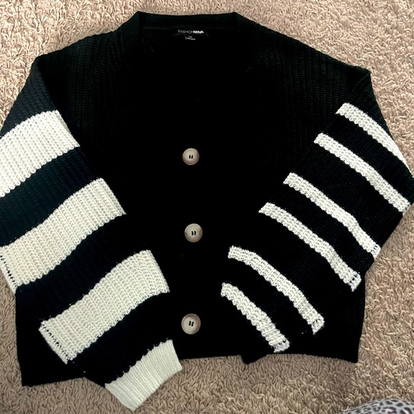 Button up knit black and white cardigan - Picture 1 of 1